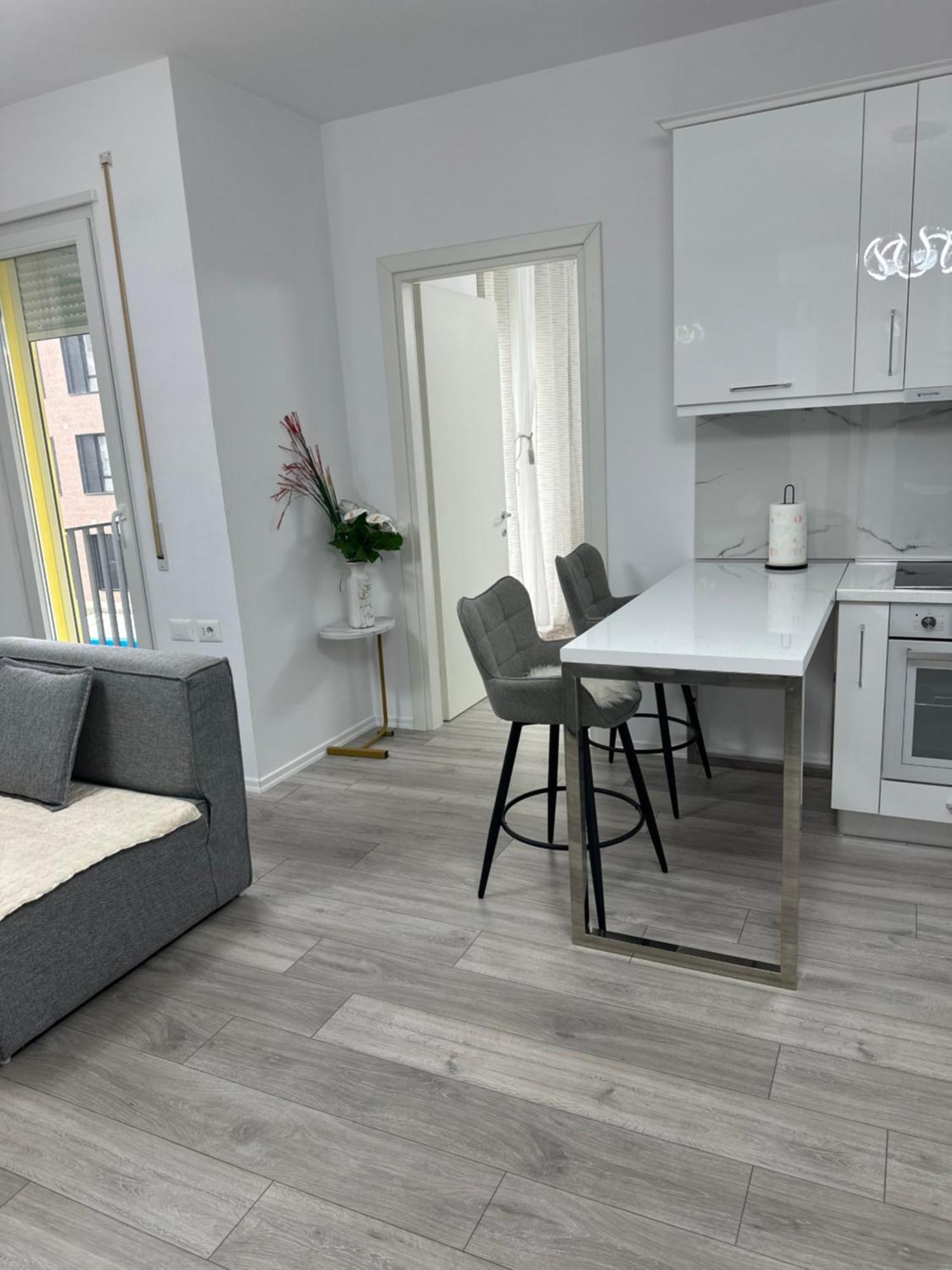 Bratti'S Apartment Near Tirana Center And Mother Teresa Airport Екстер'єр фото